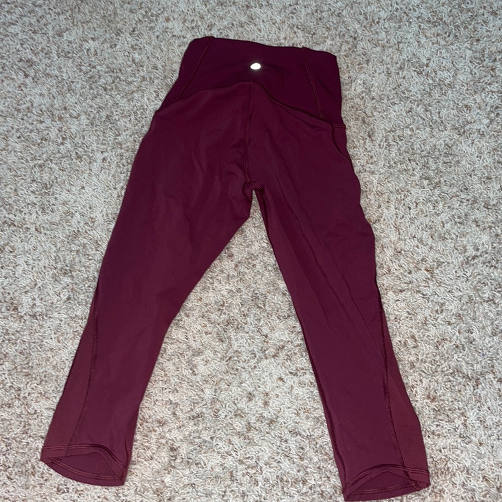 Lululemon cropped 21inch legging.